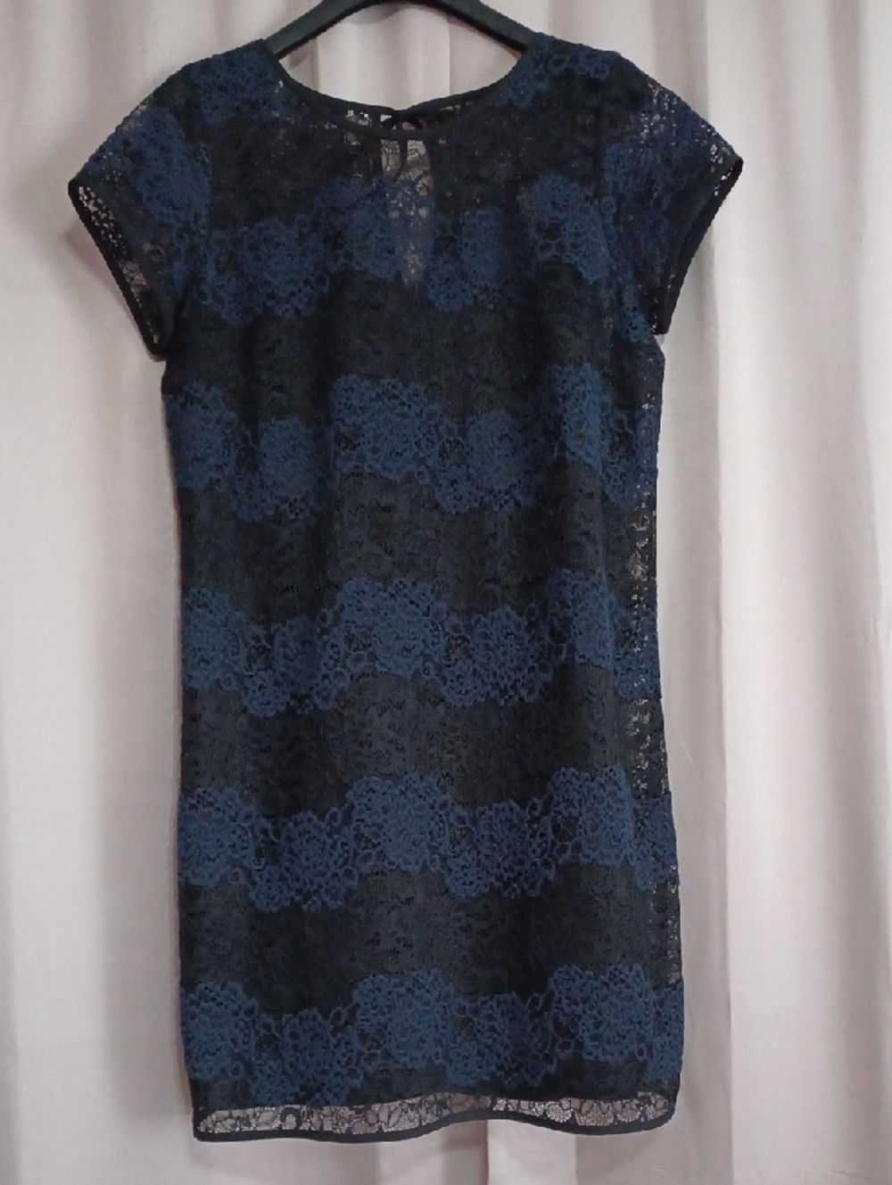 LOFT Navy Black Floral Lace Overlay Shift Mini Dress Sz 8 Cap Sleeve Eyelet Back
